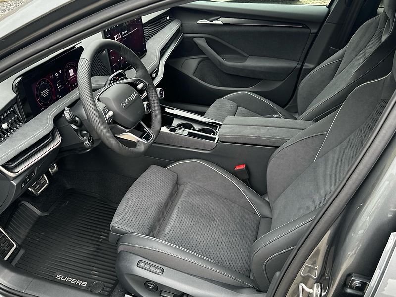 Škoda Superb Combi Sportline 2,0 TDI 110 kW - fotka 11 z 24