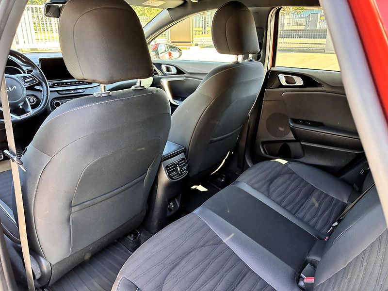 Kia Ceed 1.5T-GDi 118kW GT LINE AUTOMAT - fotka 12 z 38
