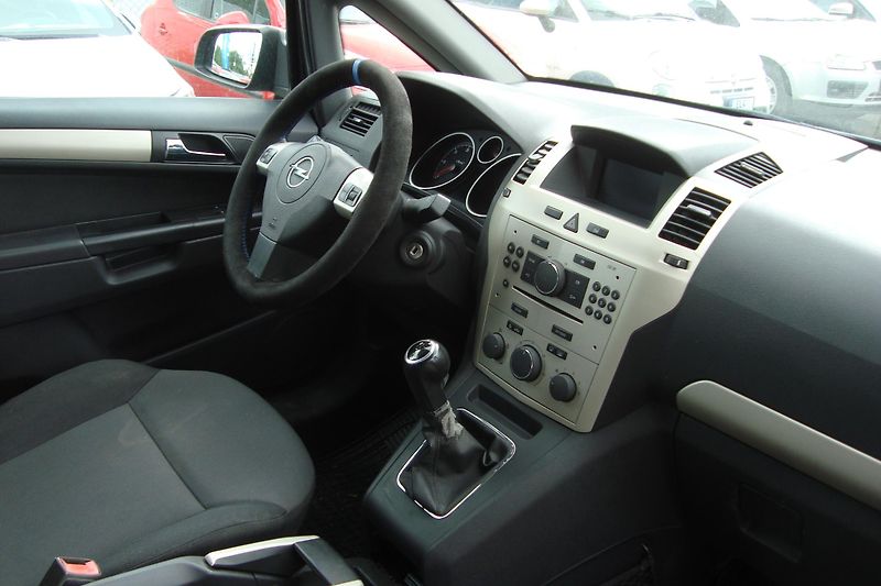 Opel Zafira (2008) 1.9 CDTi,7-M,2.Maj.S.Kn.STK 28 - fotka 31 z 50