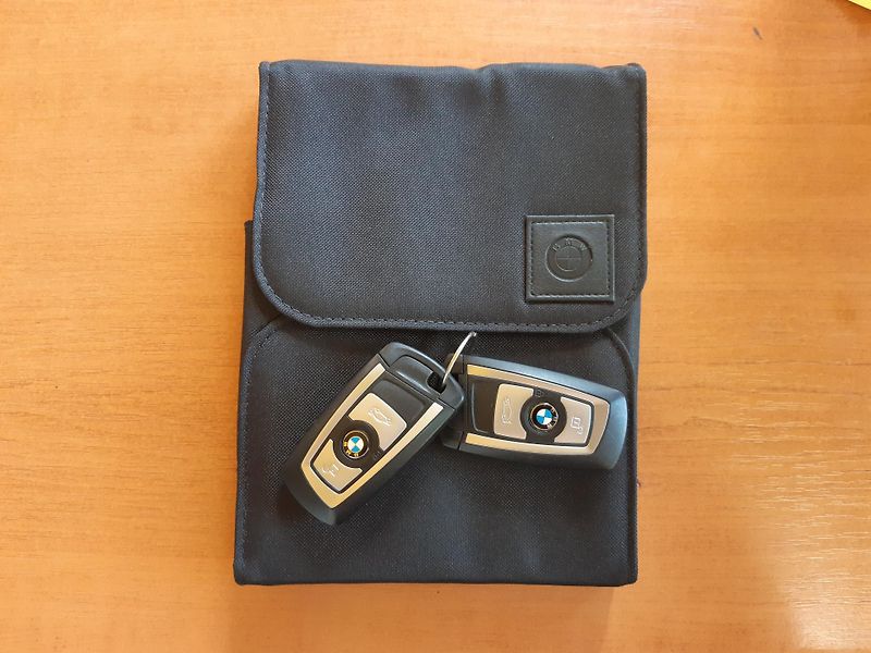 BMW Řada 3 318d Cobi NAVI LED - fotka 30 z 30