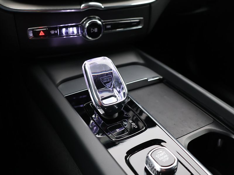Volvo XC60 2,0 B5 AWD Plus Black Ed. AT - fotka 22 z 31