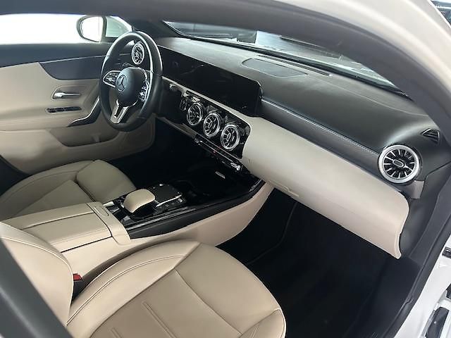 Mercedes-Benz Třídy A (2022) A200 4Matic Urban Progressive  - fotka 17 z 32