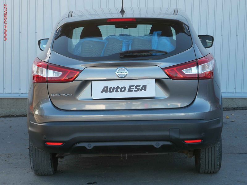 Nissan Qashqai (2016) 1.2 DiG-T, ČR, Visia, TZ - fotka 5 z 19