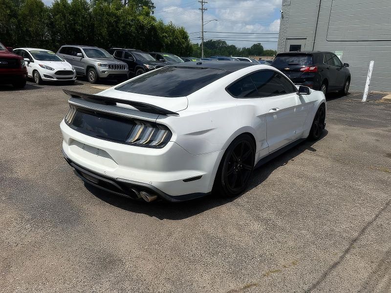 Ford Mustang (2019) Auto na cestě - fotka 3 z 9