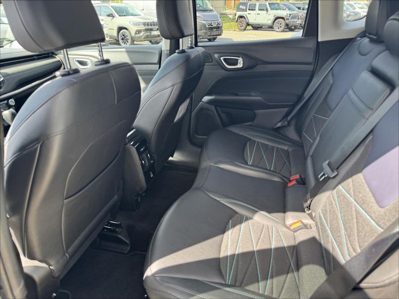 Jeep Compass 1,5 130k Upland  e-Hybrid - fotka 10 z 14