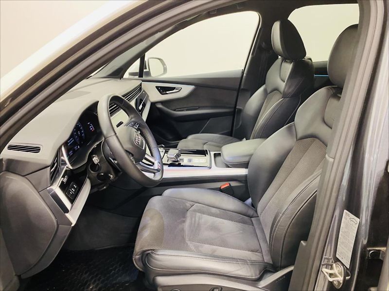 Audi Q7 3,0 TDI 210kW 7Míst S-Line - fotka 5 z 32