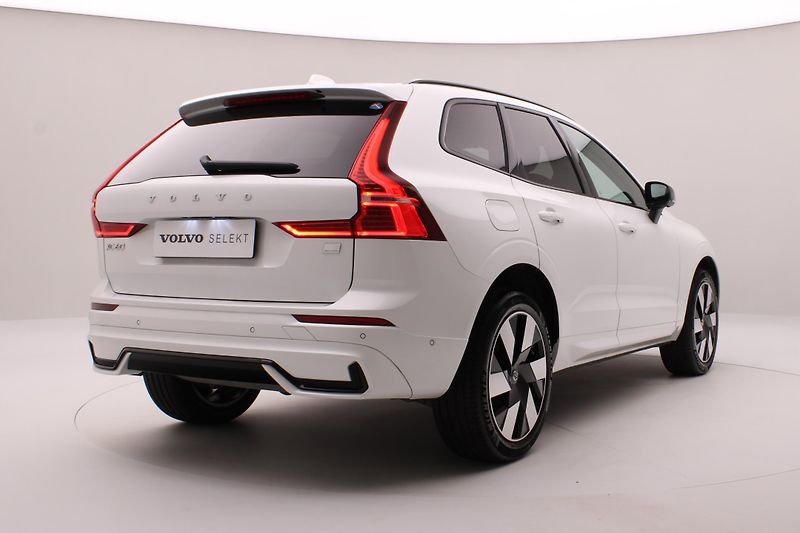 Volvo XC60 T8 AWD DARK PLUS REZERVACE - fotka 12 z 46