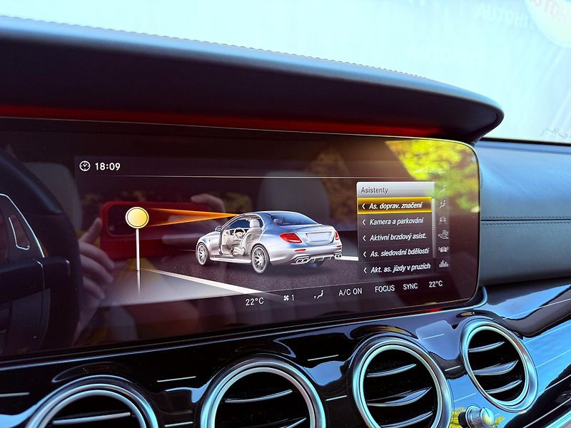 Mercedes-Benz Třídy E E 63 S 4MATIC+, ČR, 1.Maj - fotka 30 z 39