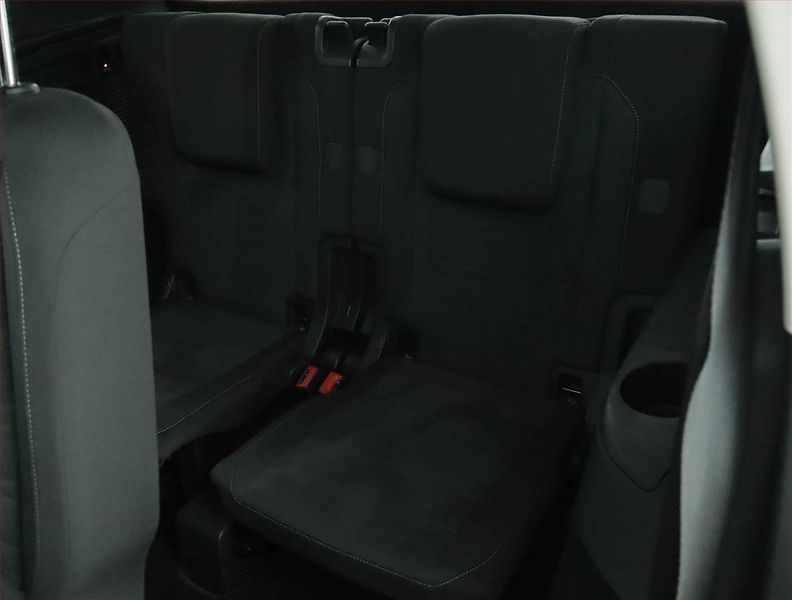 Volkswagen Touran (2021) Highline 2.0 TDI - fotka 18 z 21