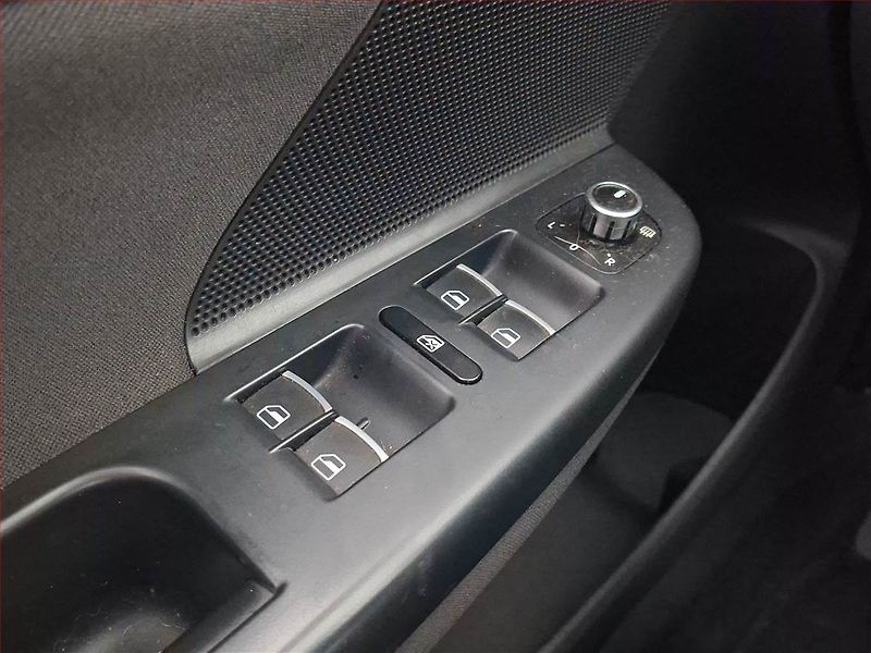 Volkswagen Golf (2011) 1.6 TDI, nová STK, dobrý stav - fotka 16 z 16