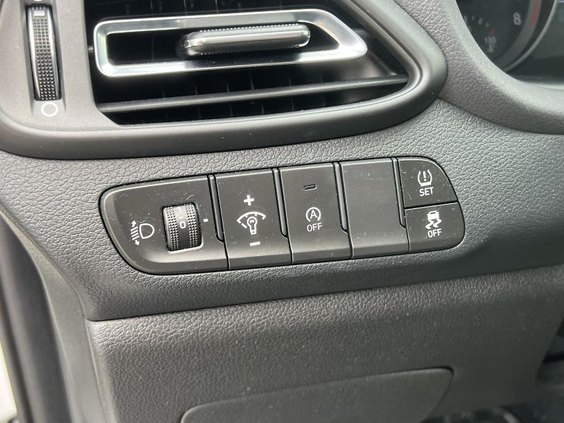 Hyundai i30 (2023) 1.5T-GDi 118kW SMART ČR NOVÉ - fotka 15 z 21