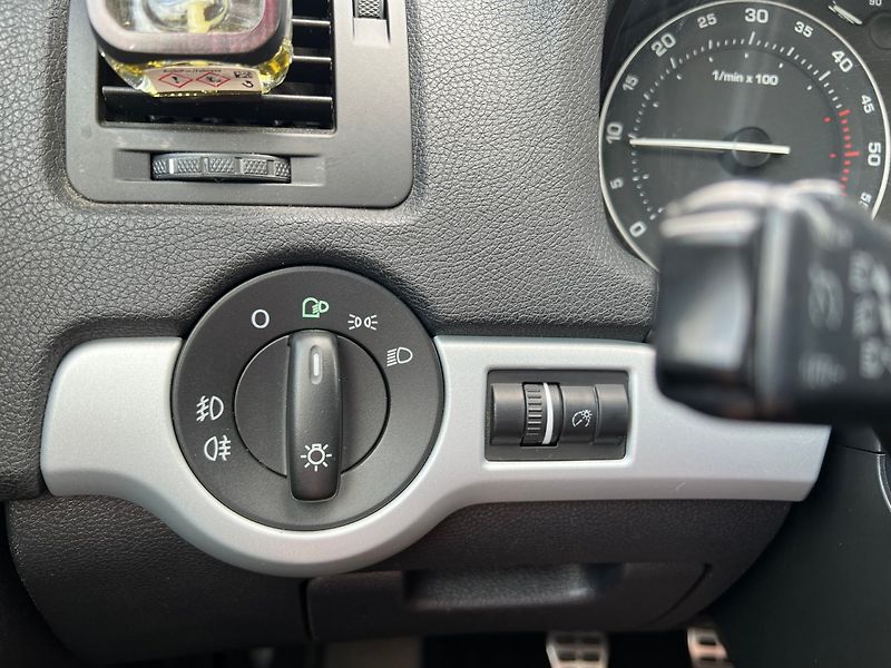 Škoda Octavia (2007) Scout 2.0TDi 103kW! - fotka 20 z 23