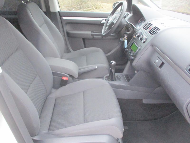 Volkswagen Touran 1.2TSi 77kW TL*L+Z PNEU*VÝHŘEV - fotka 26 z 39