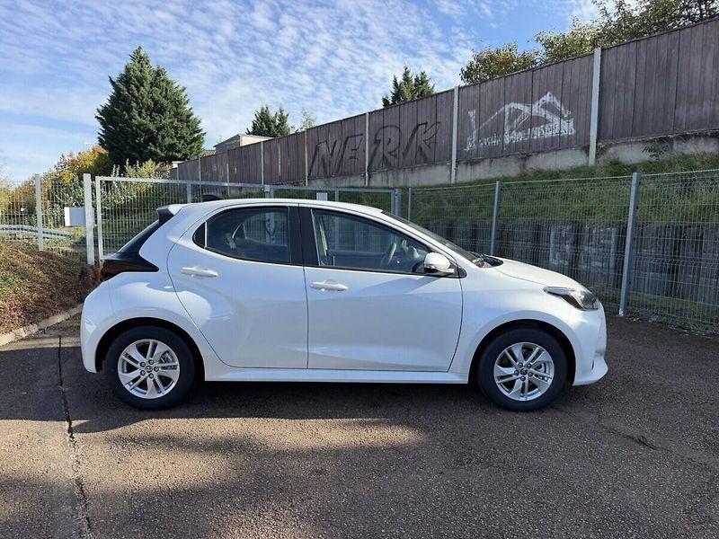 Toyota Yaris 1.5 HEV 116k Comfort Business - fotka 3 z 9