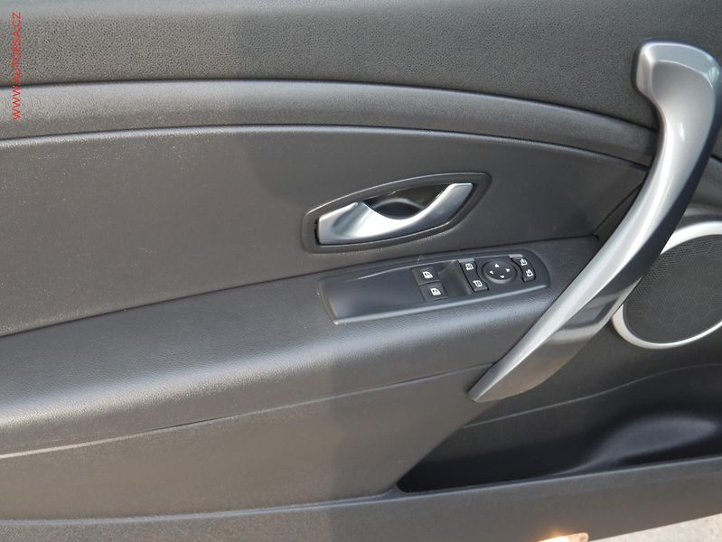 Renault Mégane (2011) 1.6 i, 1.maj,ČR, AC, temp - fotka 15 z 15
