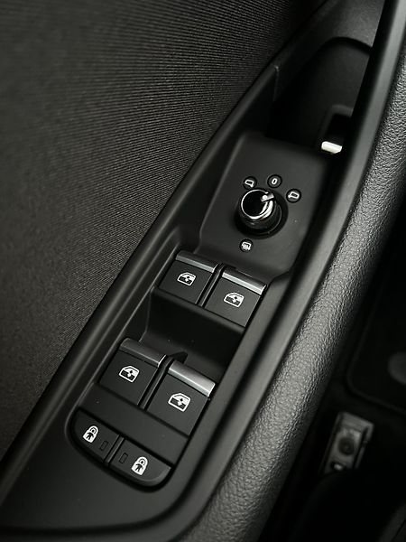 Audi A4 35TFSI Aut. Sport DPH TZ  - fotka 19 z 25