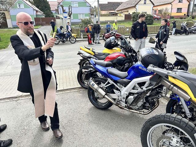Žehnání motorek v Puclicích.