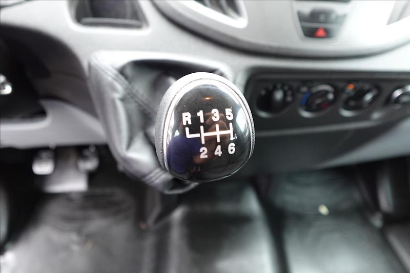 Ford Transit 2,2 TDCi  L2H2 9MÍST BUS KLIMA - fotka 34 z 38