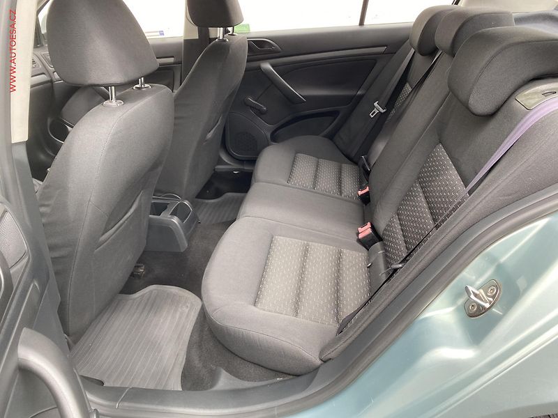 Škoda Octavia (2010) 1.2 TSI, 1.maj,ČR, AC, zámek - fotka 10 z 14