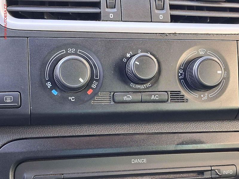 Škoda Roomster (2010) 1.2 i, 2.maj,ČR, Xenon - fotka 13 z 15