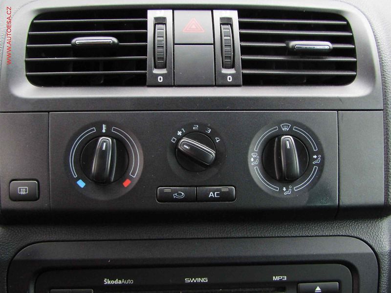 Škoda Fabia (2011) 1.2 TSi, ČR, Ambiente - fotka 13 z 15
