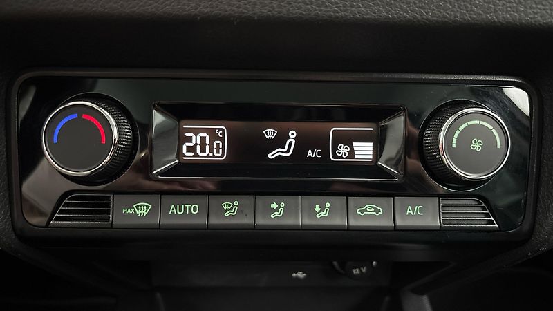 Škoda Fabia 1.0 TSI Ambition Combi - fotka 13 z 24