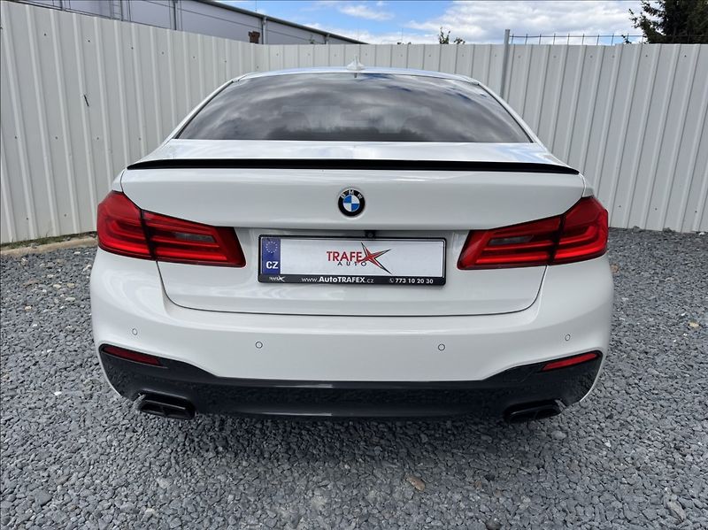 BMW Řada 5 3,0 530d xDrive Mpaket původČR - fotka 12 z 50