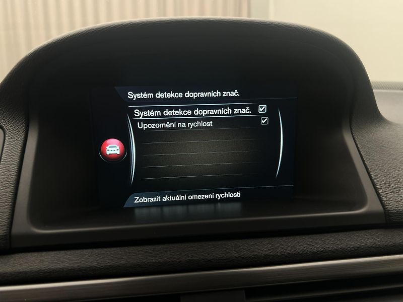 Volvo XC70 D4 AWD MOMENTUM AUT - fotka 37 z 44