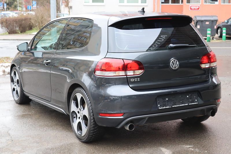 Volkswagen Golf GTI 2.0TSI 147kW - fotka 13 z 47