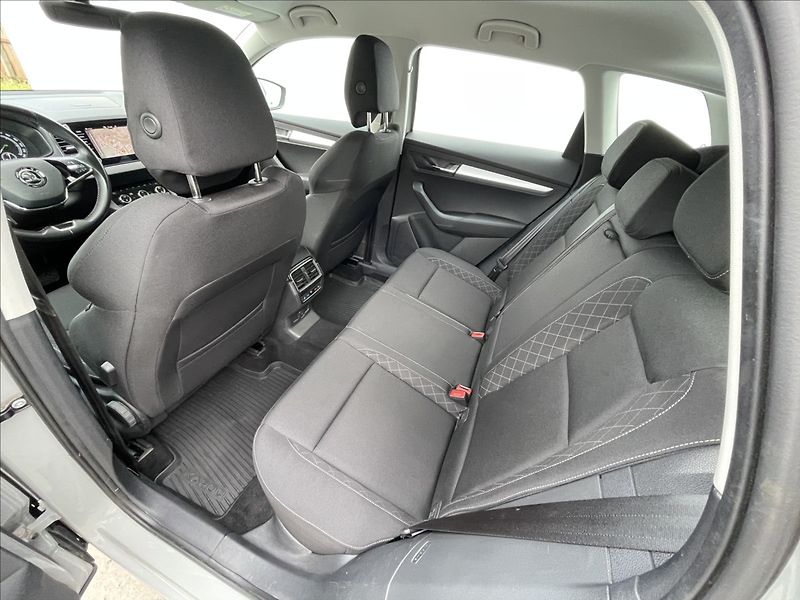 Škoda Karoq 2,0 TDI 4x4 DSG Ambition TAŽNÉ - fotka 17 z 23