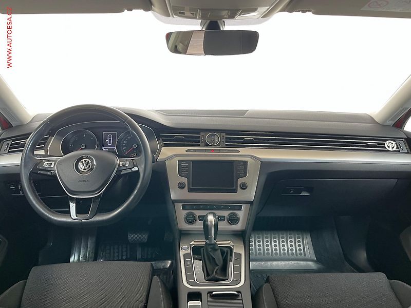 Volkswagen Passat (2016) 1.6 TDi, DSG, Navi, AC - fotka 8 z 18