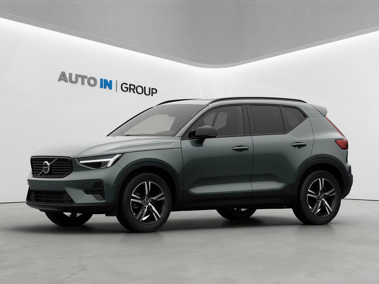 Volvo XC40 Plus Dark B4 145k, pano,360°ka