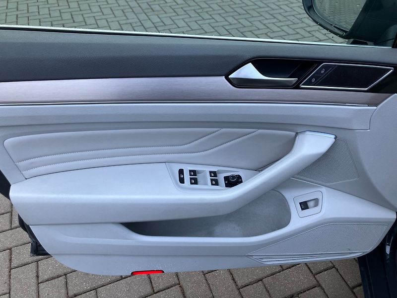 Volkswagen Passat Variant (2020) 2.0TDI 110kW ELEGANCE/KŮŽE,ČR/ - fotka 17 z 29