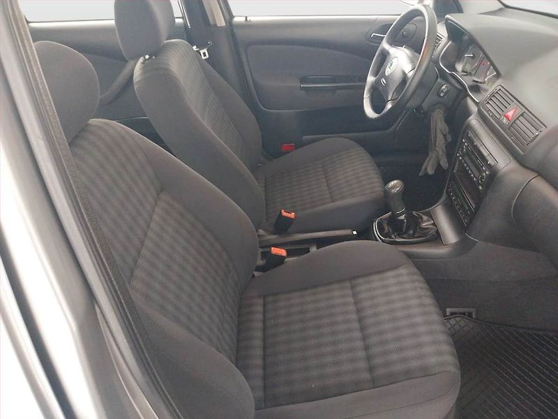 Škoda Octavia (2006) 1.6, po STK, jezdí dobře - fotka 9 z 16