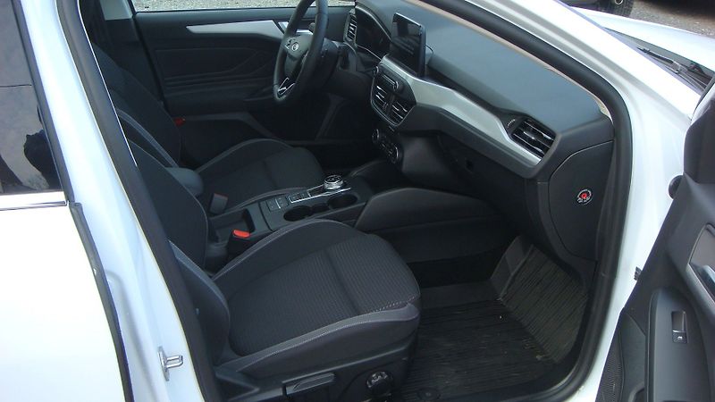 Ford Focus (2018) Trend Edition Plus 1.0EcoBoost - fotka 16 z 30