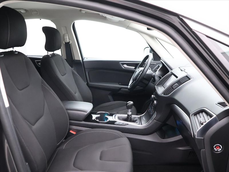 Ford S-MAX 2,0 TDCI 132kW Titanium - fotka 12 z 34