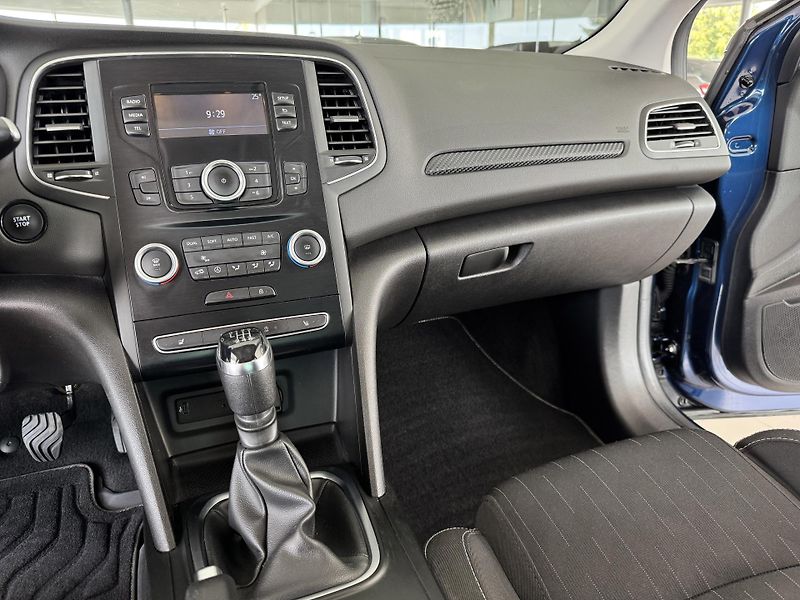 Renault Mégane 1,3 TCe*KeyLess*PDC*1.Maj*ČR - fotka 18 z 29
