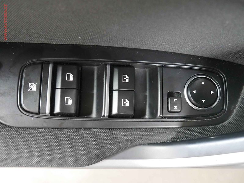Kia Ceed (2023) 1.5 T-GDI, 1.maj,ČR, servis - fotka 19 z 20