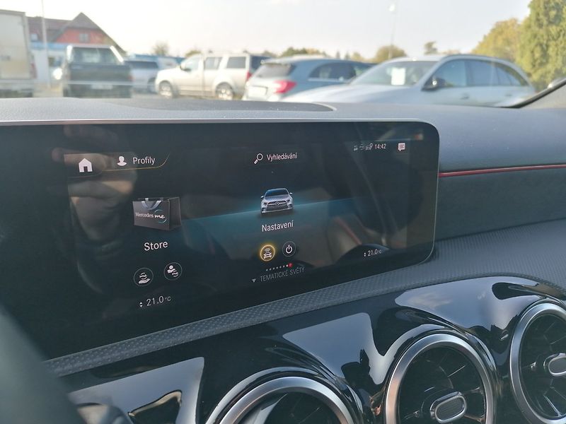 Mercedes-Benz Třídy A (2020) 2.0 200D AMG Line 110kW 9G - fotka 35 z 46