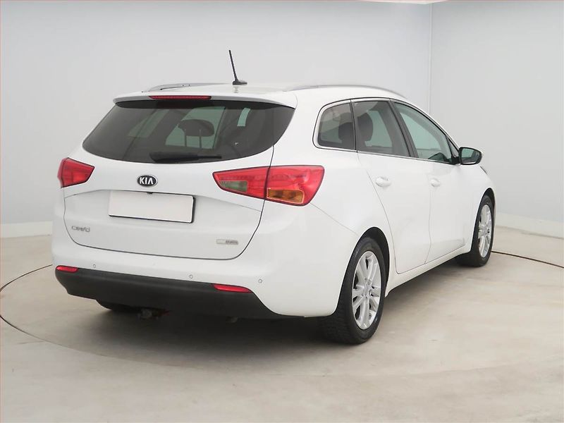 Kia Ceed (2016) 1.6 CRDi, Serv.kniha, Navi - fotka 5 z 16