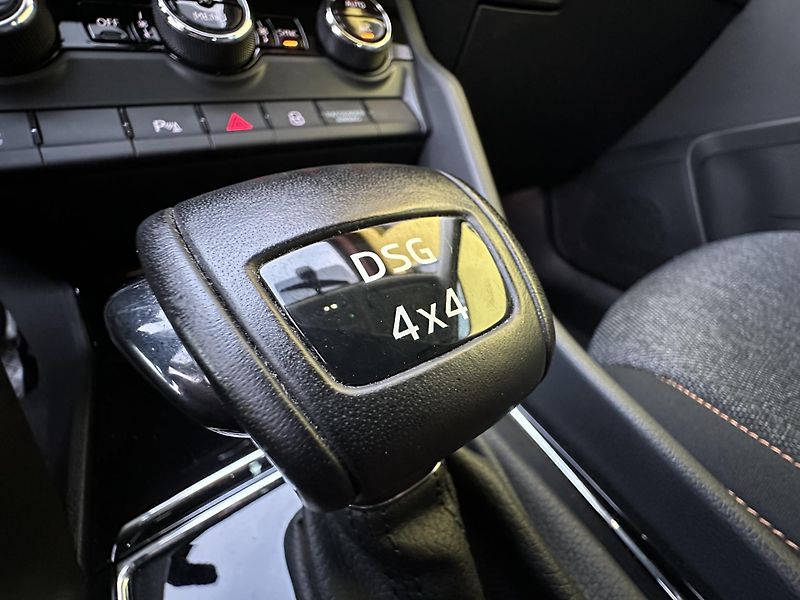 Škoda Karoq (2022) CLEVER 2.0TDI/110kW *DSG* 4x4  - fotka 19 z 42
