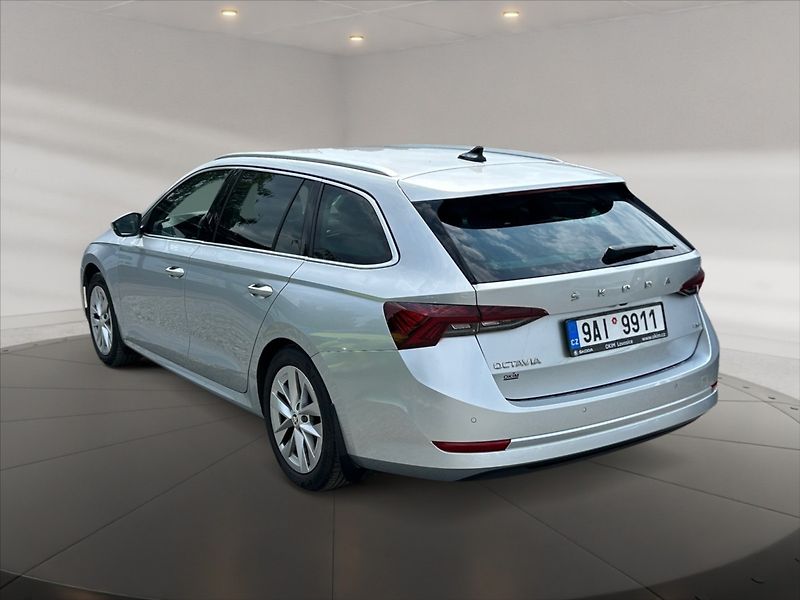 Škoda Octavia 2,0 TSI Style 4x4 DSG - fotka 4 z 11