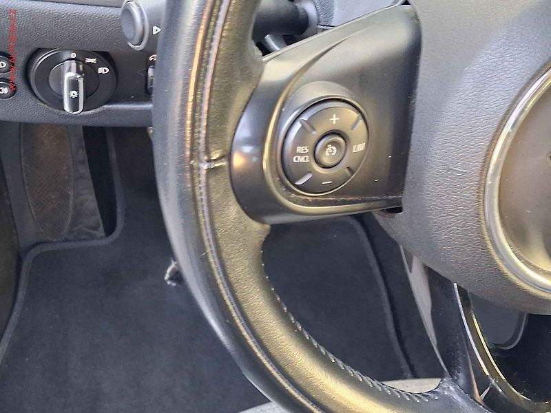 Mini Clubman (2016) 1.5i, AC, navi, park.asist - fotka 13 z 18