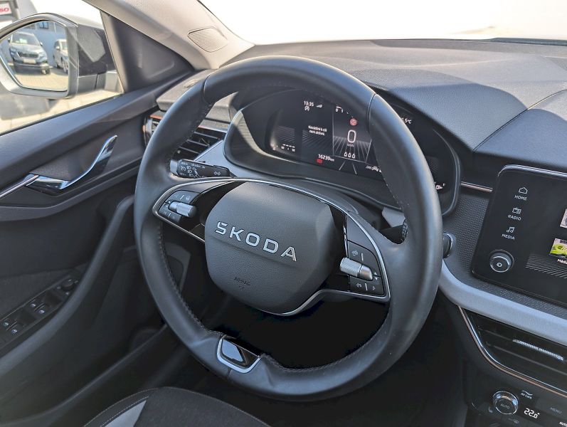 Škoda Scala (2025) 1,0 TSI / 85 kW Top Selection - fotka 17 z 30
