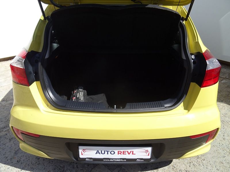 Kia Rio (2017) 1.2i,61kW,1majČR,S.kni,ALU - fotka 18 z 22