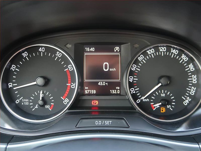 Škoda Fabia (2015) 1.2 TSI, Tempomat - fotka 11 z 17
