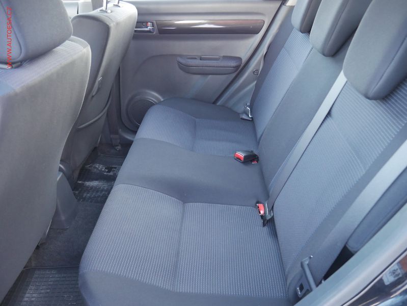 Suzuki Swift (2007) 1.3i 4x4, AC, výhřev sed - fotka 10 z 16