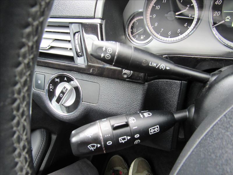 Mercedes-Benz Třídy E 2,1 E 220 CDI Avantgarde - fotka 22 z 32