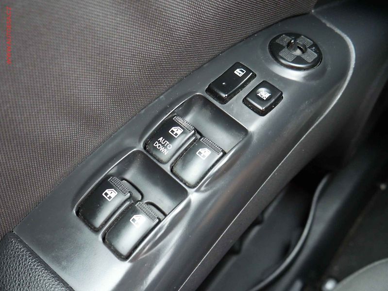 Kia Sportage (2009) 2.0i, ČR, AC, zmk.řazení - fotka 11 z 16
