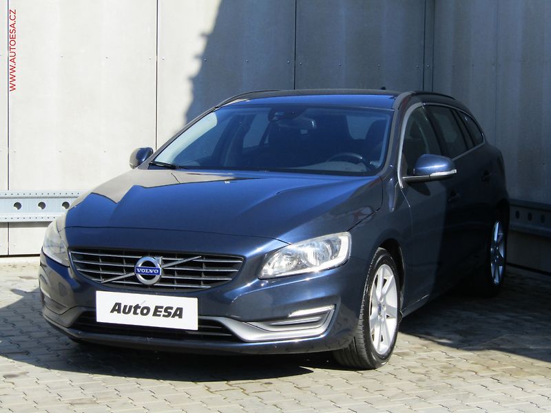 Volvo V60 (2014) 2.0 D, ČR, AC, TZ, park.asist - fotka 3 z 19